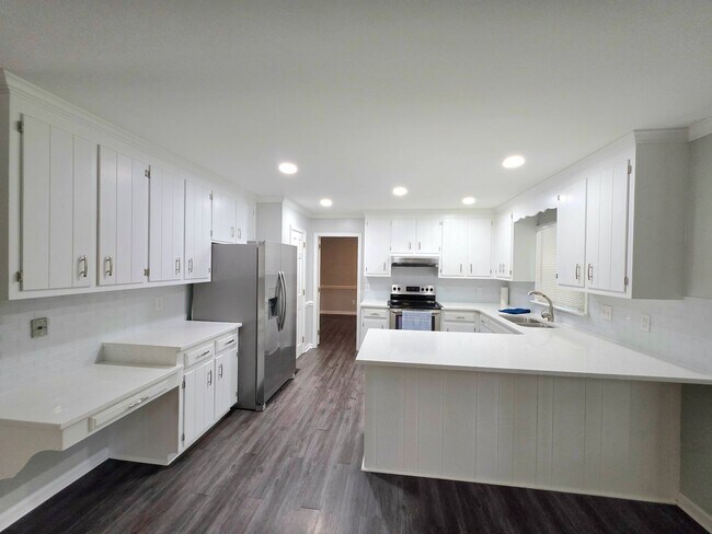 Building Photo - 415 Rosewood Ln