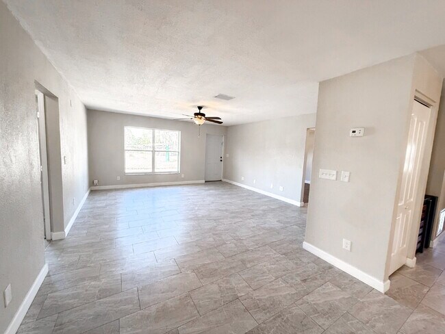 Building Photo - COUNTRY LIVING ON 5 ACRES WITH 3 BED, 3 BA...