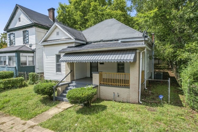Building Photo - "Charming 2-Bed, 1-Bath Gem on Avenue H – ...