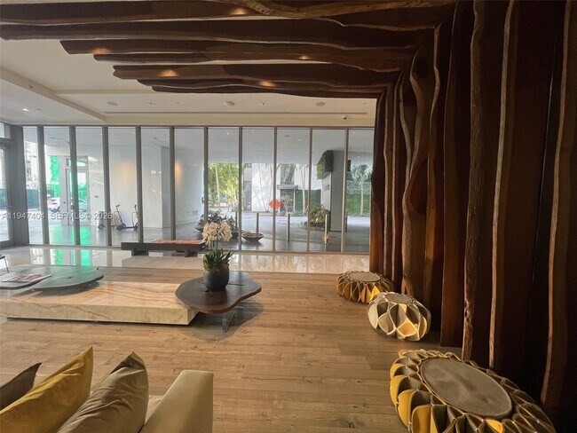 Building Photo - 1010 Brickell Ave