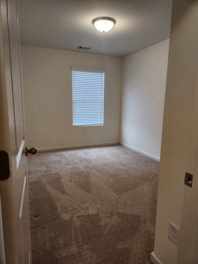 Building Photo - Home Sweet Home!