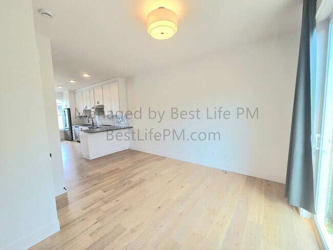 Building Photo - 310 NE 58th Ave
