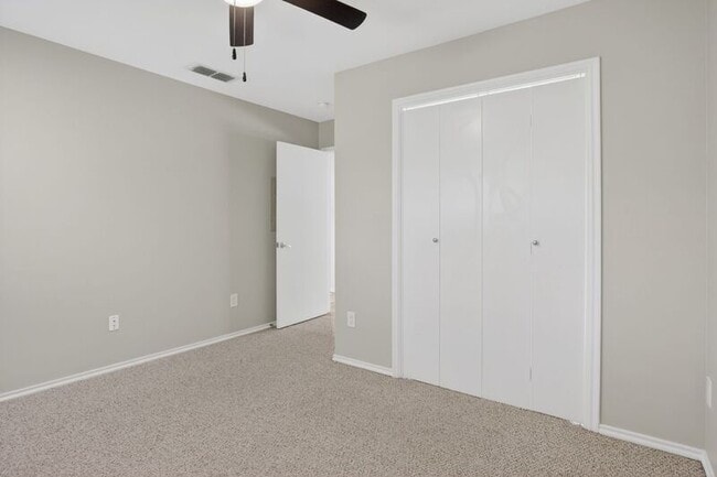 Building Photo - 4616 W Lovers Ln