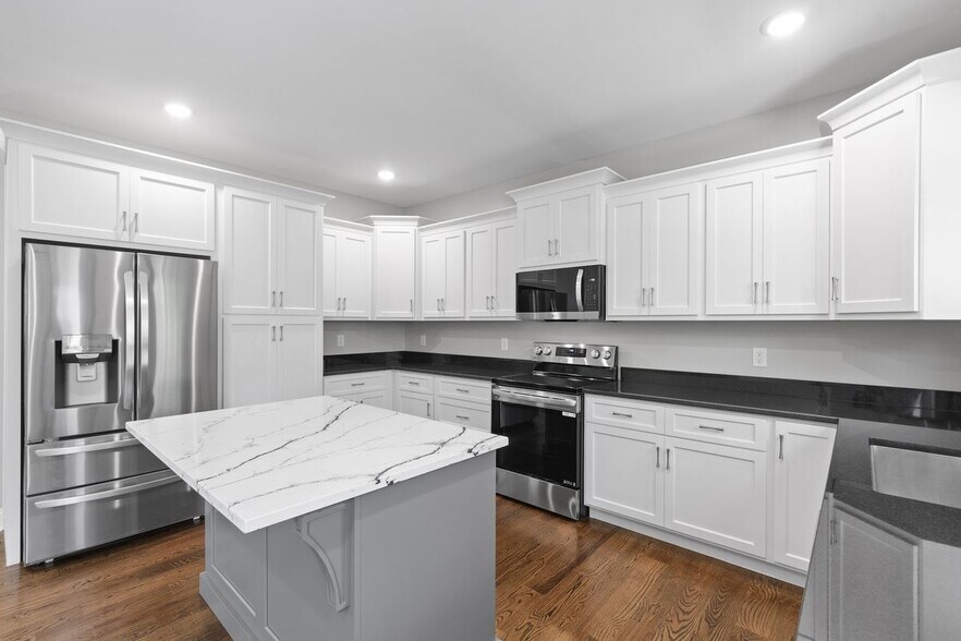 Building Photo - 611 Sunset Valley Dr