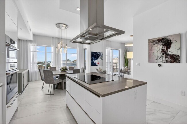 Building Photo - 155 E Boca Raton Rd