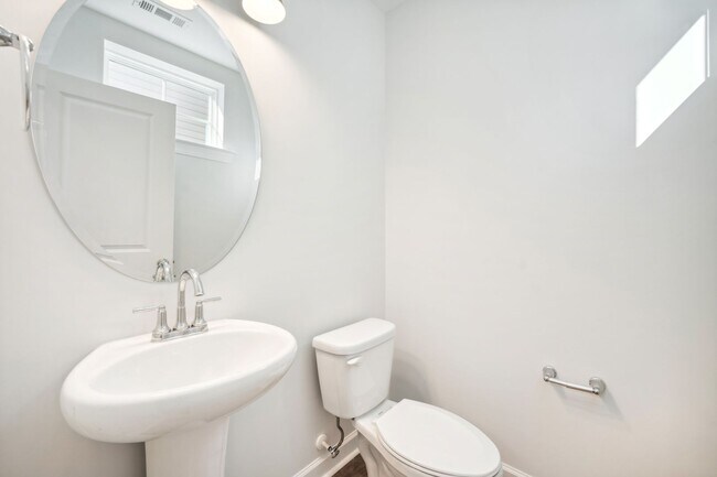 Building Photo - 268 Pansy Pk