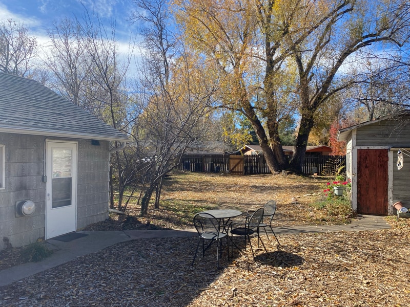 Building Photo - 521 S Bryan Ave