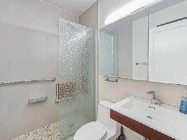 Building Photo - 300 Albany St