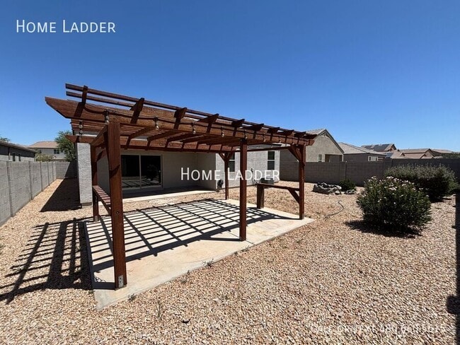 Building Photo - 10453 E Cliffrose Ln