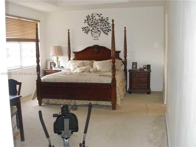 Building Photo - 191 SE 35 Ave