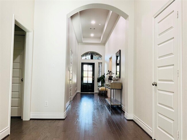 Building Photo - 2507 Elmwood Trl