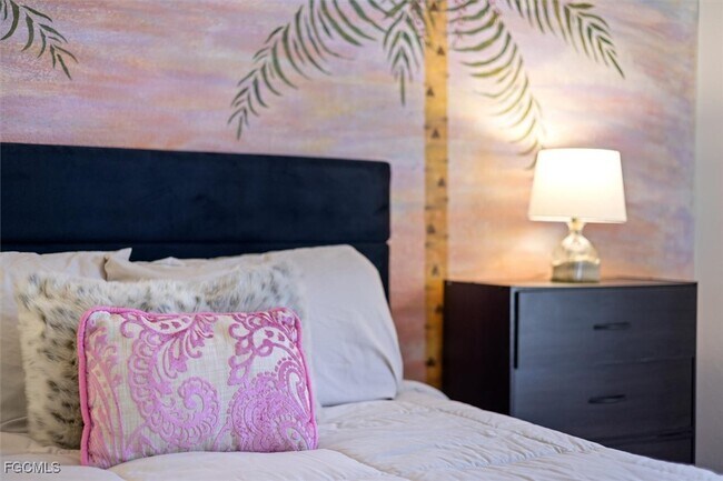 Building Photo - 4516 SW 21st Pl