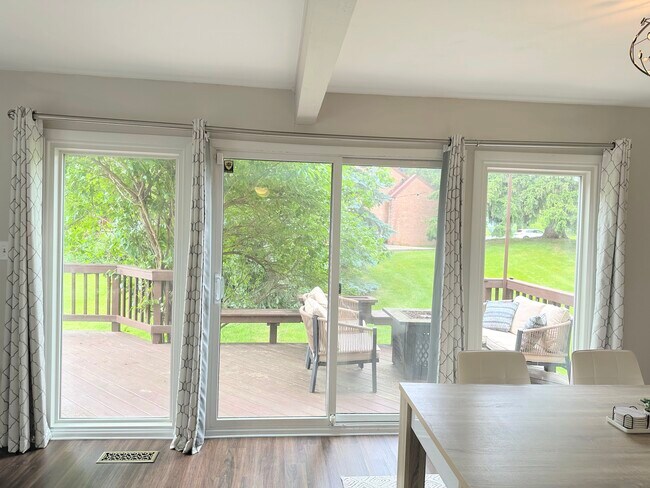 Building Photo - 3045 Moon Lake Dr