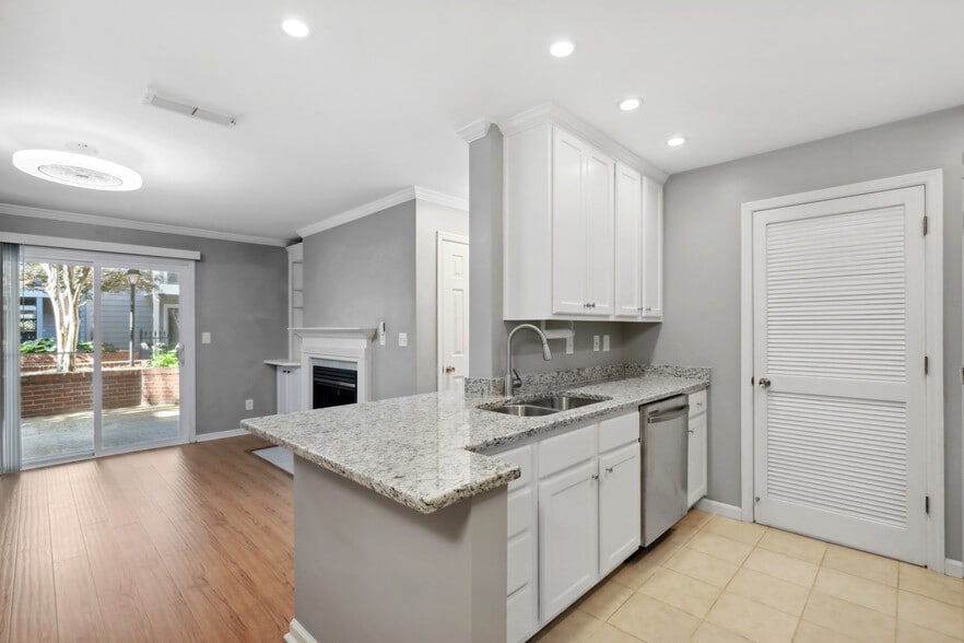 Kitchen - 514 Granville Ct