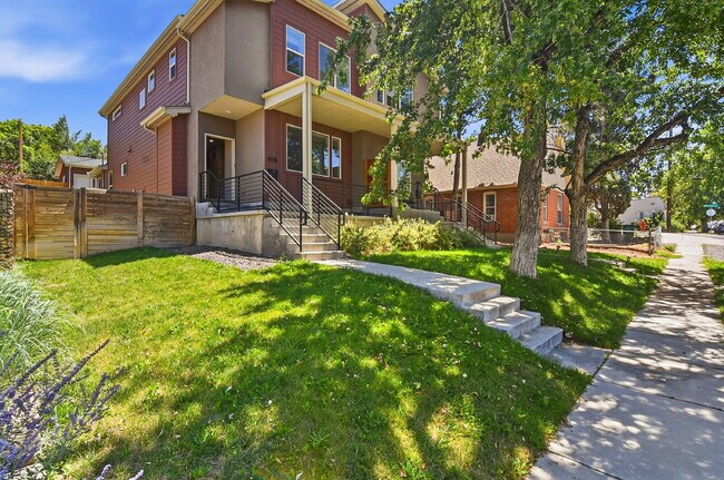 Building Photo - $3,740.95 - 4 bed, 3.5 bath Updated Townhome in Englewood!