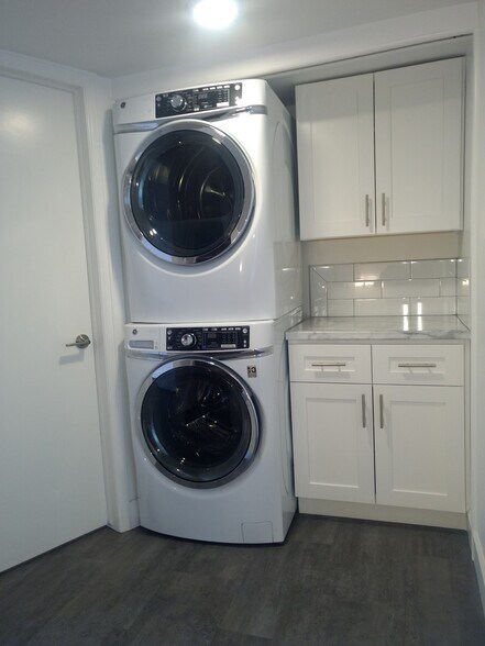 Building Photo - 3147 Bell Dr