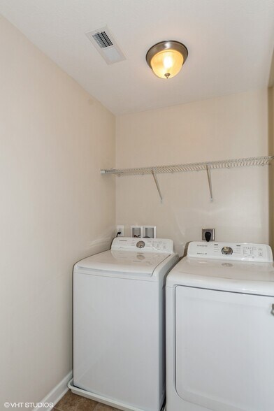 Building Photo - 335 Osona Ln