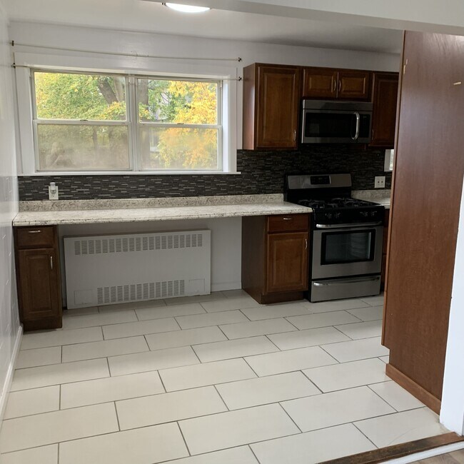 Building Photo - 11 Bedford Ave