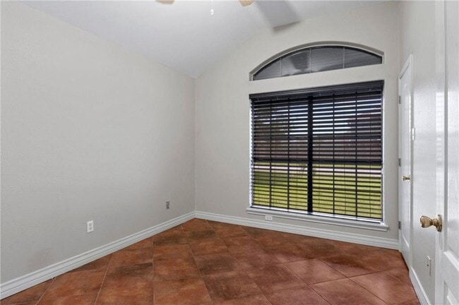 Building Photo - 7902 Snake River Dr