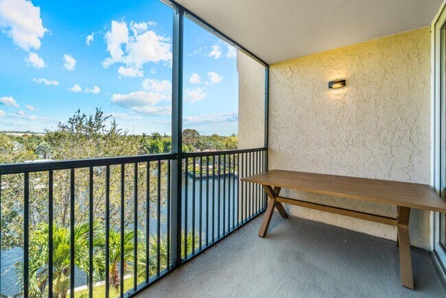 Building Photo - 14 Royal Palm Way