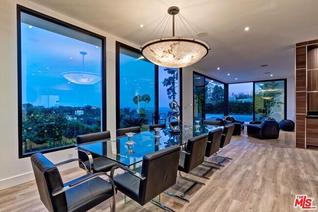 Building Photo - 920 Linda Flora Dr