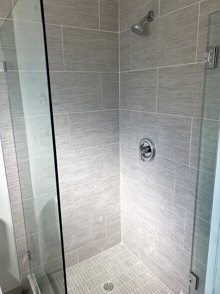 Building Photo - 415 Montana Ave