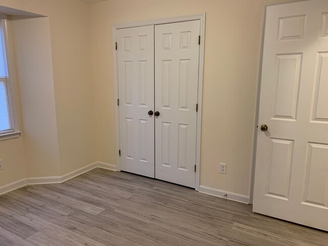 Building Photo - Rent Special! Receive half off 1st full mo...