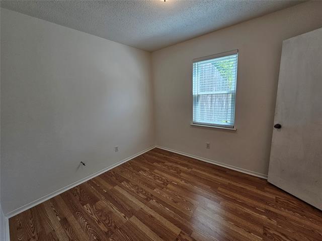 Building Photo - 10377 Country Club Dr