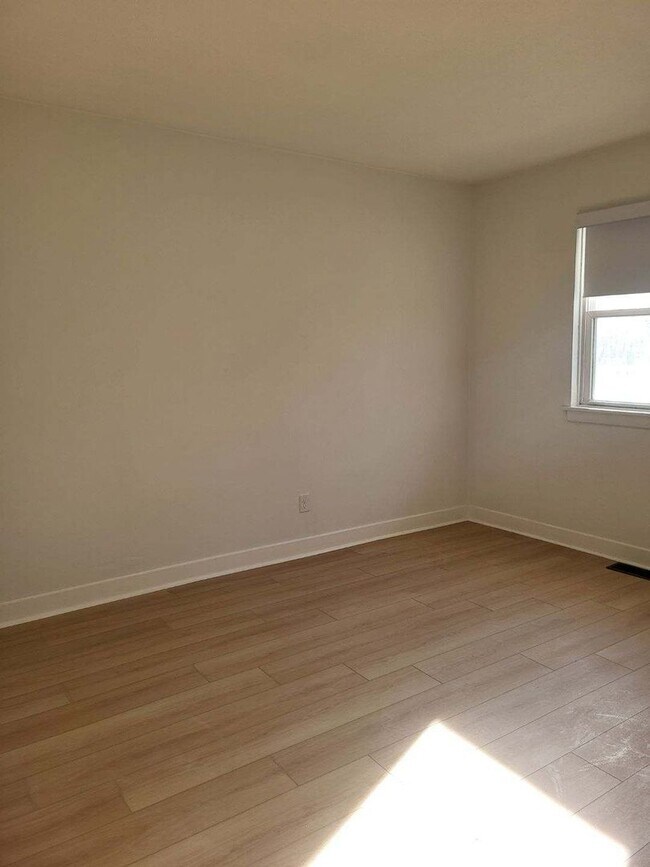 Building Photo - *Newly Renovated* Premium Style 2-Bedroom Apartment Home