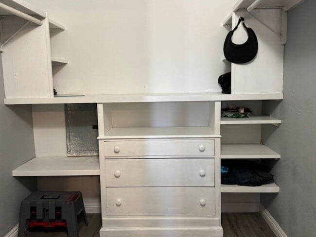 Building Photo - 3 BR 2 bath Furnished home Utilities Included & Brand new Interior-Custom Remodel