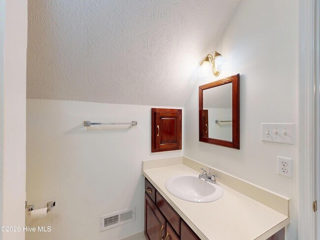 Building Photo - 464 Summerlea Dr