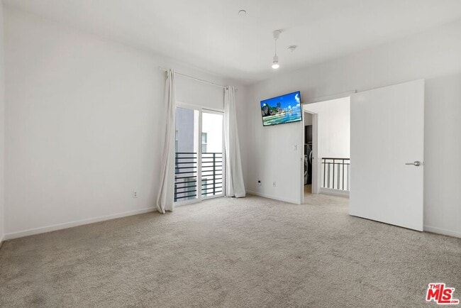 Building Photo - 6531 S Seabluff Dr