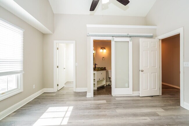 Building Photo - 100 Dakota Ct