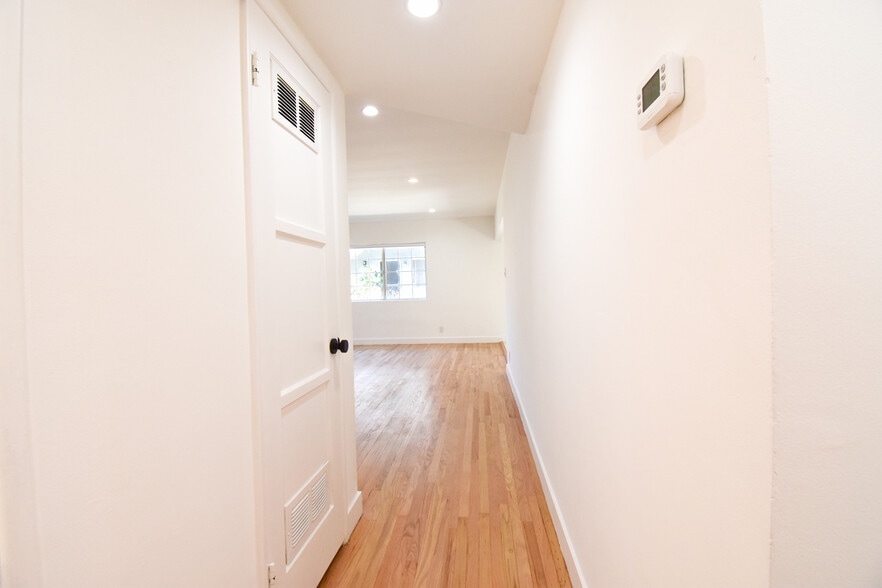 Building Photo - 1570 N Verdugo Rd