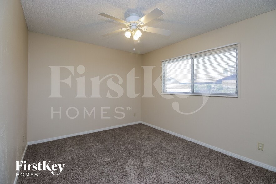 Building Photo - 813 E Todd Dr