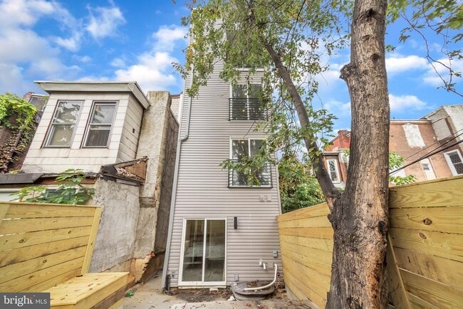 Building Photo - 2410 Clifford St