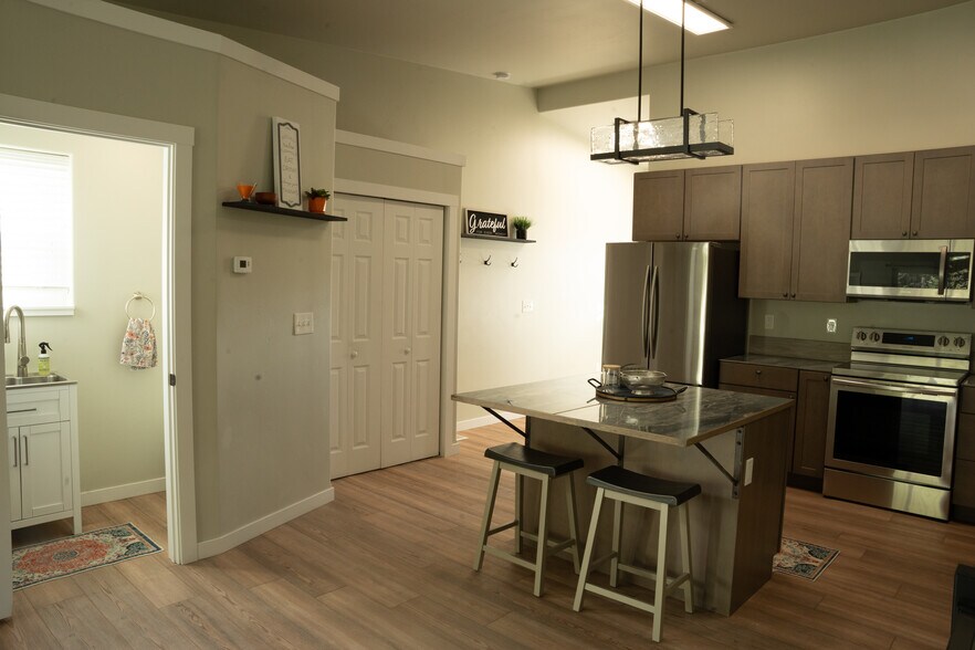 Building Photo - 128 Saddle Loop