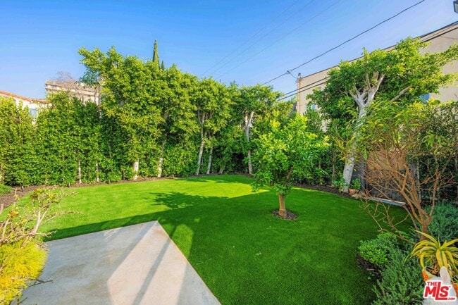 Building Photo - 208 S Rodeo Dr