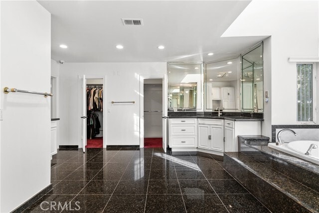 Building Photo - 3814 Alonzo Ave