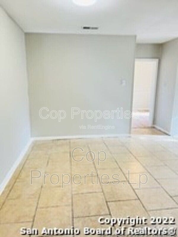 Building Photo - 125 Ada St