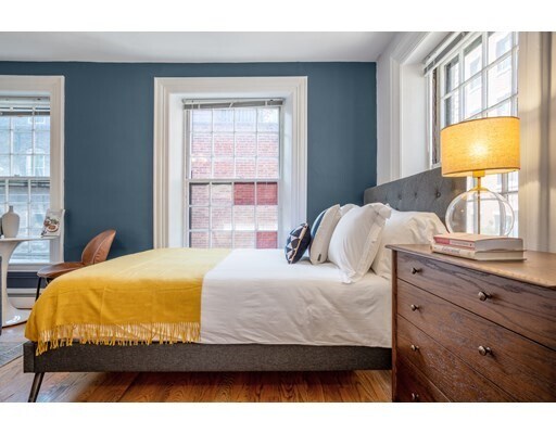 Building Photo - 20 Joy St