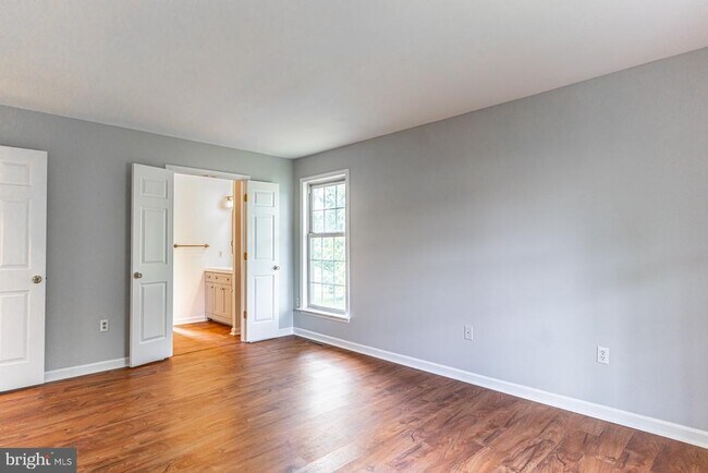 Building Photo - 121 Nottingham Ct