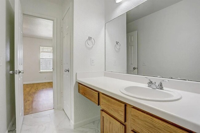 Building Photo - 207 Tolcarne Dr