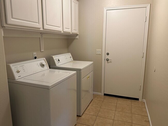 Building Photo - Great 3 bedroom 2 bath home -- COMING SOON