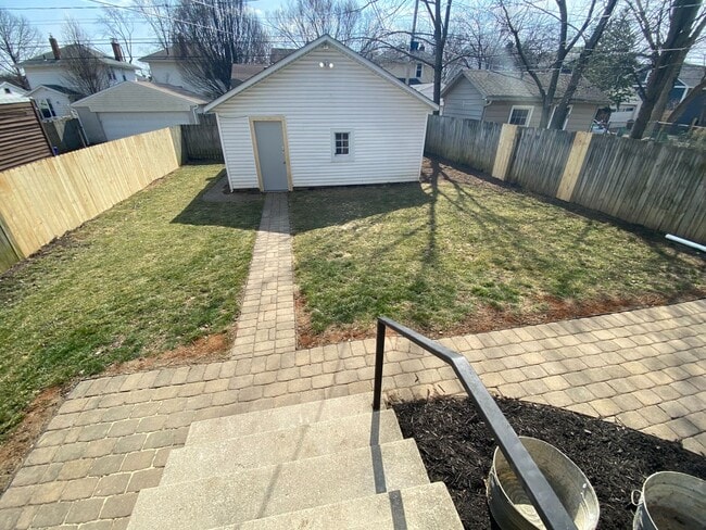 Building Photo - 3 Bedroom House - Grandview Area