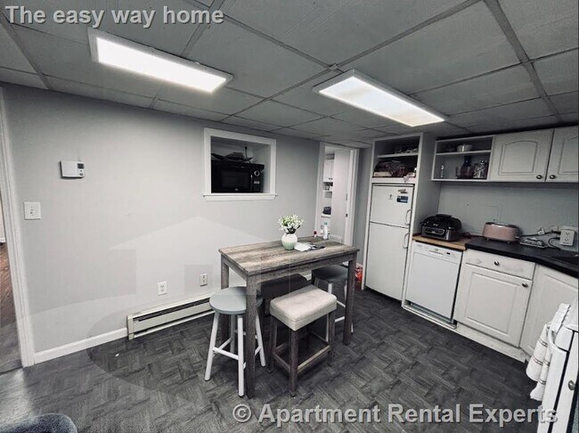 Building Photo - 10 Wallace St