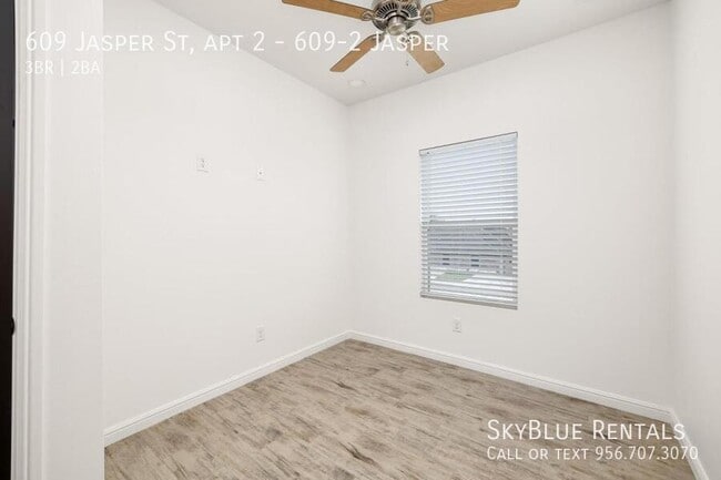 Building Photo - 609 Jasper St