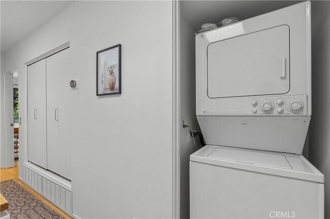 Building Photo - 3880 Fredonia Dr