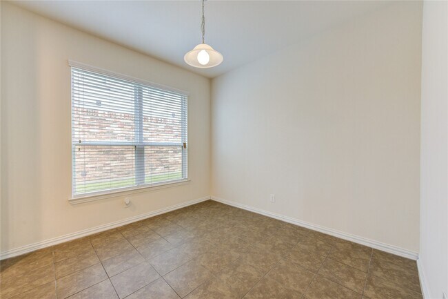 Building Photo - 16 Rose Desert Ct