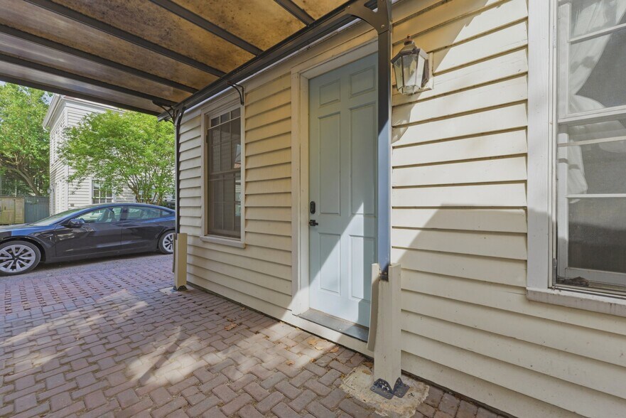 Building Photo - 9 Bogard St